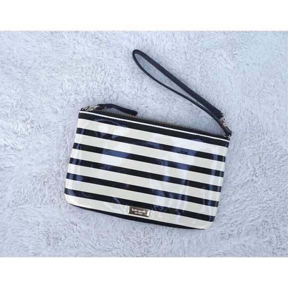 Kate Spade Lolly Chelsea Patent Leather Wristlet - Picture 1 of 5